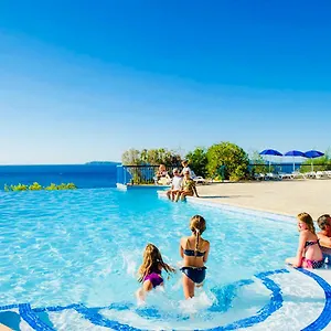 https://mazet-domaine-de-la-pinede.fr-provencehotel.com